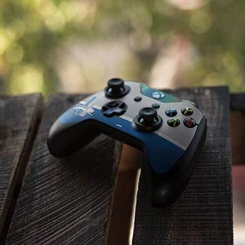 ملصق Skinit المخصص للألعاب متوافق مع وحدة تحكم Xbox One - تصميم كلاسيكي مرخص رسميًا من NFL Detroit Lions in Kuwait