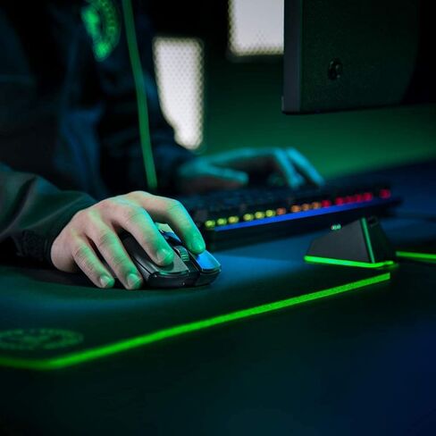 Razer Mouse Charging Dock Chroma: Magnetic Dock with Charge Status RGB Lighting - Anti-Slip Gecko Feet - Powered by Razer Chroma - Classic Black (Renewed) in Kuwait