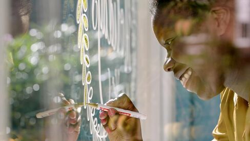 edding 4085 chalk marker - black - 1 chalk pen - round nib 1-2 mm - fine-nib wet wipe pen for chalkboards, windows, glass, mirrors - liquid chalk marker pens for opaque coverage in Kuwait