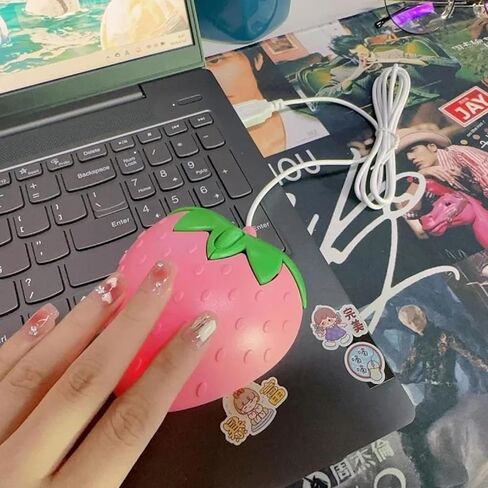 ماوس سلكي بالفراولة الوردية USB فأرة كمبيوتر بصرية ماوس ألعاب لطيف للفتيات والنساء والكمبيوتر المحمول والكمبيوتر المكتبي in Kuwait