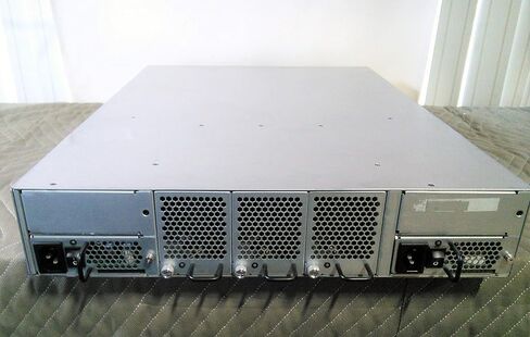 محول Brocade EMC 5300 / DS-5300B ذو 80 منفذًا لقناة ليفية SAN (متجدد) in Kuwait