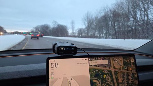 حامل Uniden R4 لطراز Tesla 3 وModel Y in Kuwait