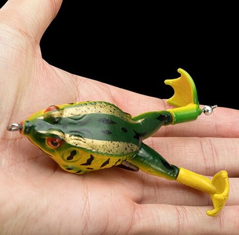 Topwater Floating Frog Fishing Lure, Double Rotating Propeller Legs Soft Hollow Body Weedless Swimbait Freshwater Bass Snakehead Bait 9cm 13.5g in Kuwait