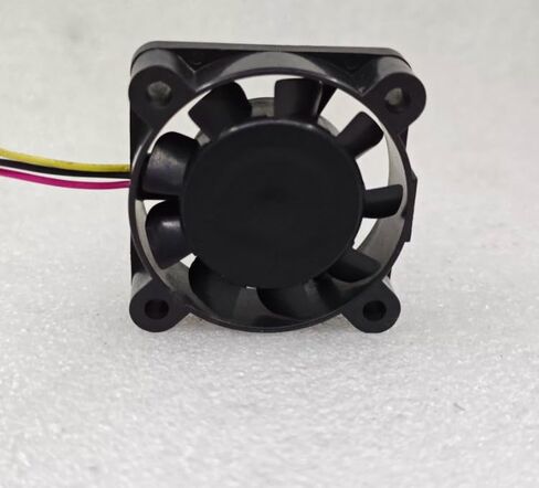 EUDC24B8S-701 DC 24V 0.05A 1.1W 40x40x10mm مروحة تبريد 3 أسلاك in Kuwait