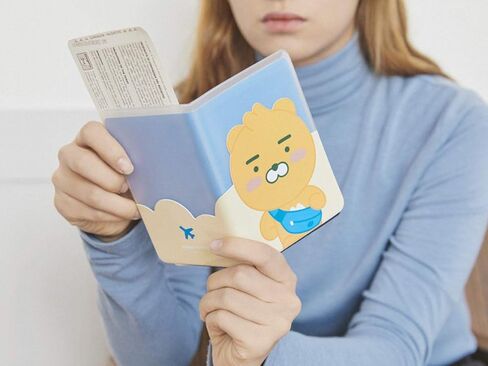 KAKAO FRIENDS Official - غطاء جواز سفر شفاف للأصدقاء الصغار (Little Muzi) in Kuwait