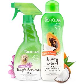 مجموعة TropiClean 2 في 1 شامبو وبلسم للكلاب من البابايا وجوز الهند ومجموعة إزالة تشابك الرذاذ للقطط والكلاب الحلوة من البازلاء | مشتقة من مكونات طبيعية | صنع في الولايات المتحدة الأمريكية | مجموعة من 2 in Kuwait