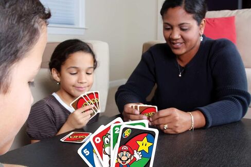 Mattel Games UNO Super Mario Card Game الرسوم المتحركة ذات طابع جامعي 112 بطاقة مع صور شخصية، للأطفال من سن 7 سنوات فما فوق in Saudi Arabia