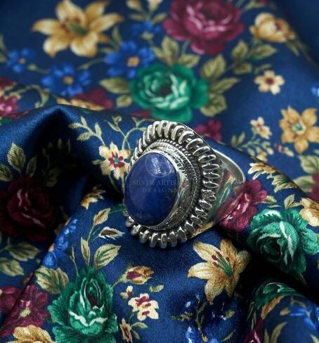 خاتم بيضاوي من حجر اللازورد الطبيعي بأحجار كريمة نقية 925 من الفضة الإسترليني مصنوع يدويًا على طراز Vinatge خاتم فريد للنساء in Kuwait