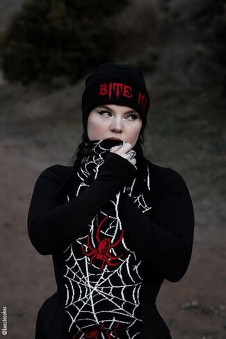 VampireFreaks Bite Me Beanie باللون الأسود in Saudi Arabia