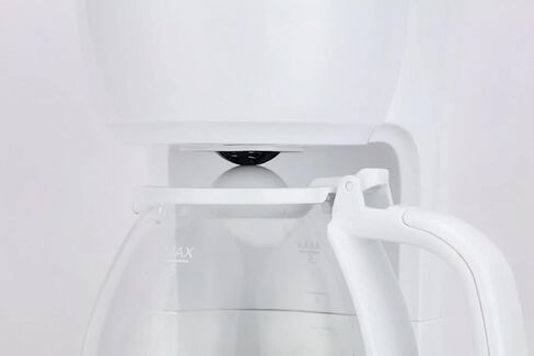 White 5-cup drip coffee maker. Compact coffee brewer for home kitchens and small spaces. in Kuwait