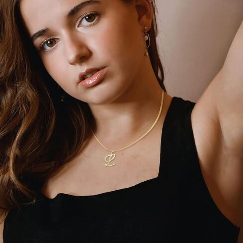 قلادات أولية للنساء، قلادة بحروف مطلية بالذهب عيار 18 قيراط للنساء المراهقات والبنات المراهقات وهدايا عائلية للصداقة، مجوهرات أنيقة بحروف لامعة مكعبة الزركونيا طول سلسلة ثعبان 17.7 بوصة + 2 بوصة in Kuwait