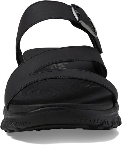 صندل نسائي من Skechers سهل الانزلاق in Saudi Arabia