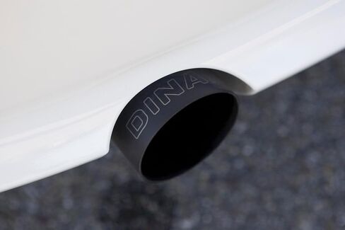 Dinan D660-0012-BLK Free Flow Axle-Back Exhaust - Compatible with 2007-2011 BMW 335i/335xi in Kuwait