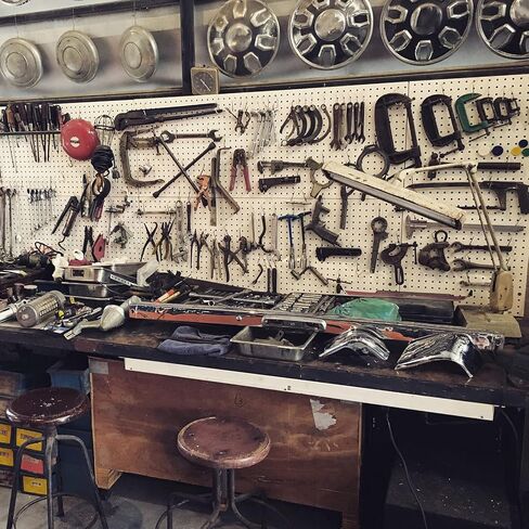 خطافات Pegboard بلاستيكية من MECCANIXITY مقاس 10.16 سم تناسب لوحات Pegboard بفتحات مقاس 1/4 بوصة لمخزن المرآب والمكتب، عبوة من 20 قطعة in Kuwait