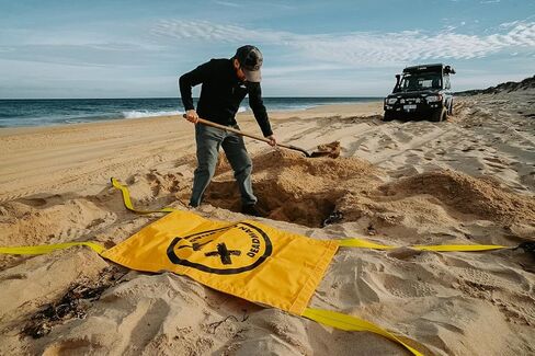 مرساة أرضية للاسترداد من Deadman Off-Road V2 سعة 66.000 رطل - مرساة ونش وحافظة شجرة ومرساة صخرية وحزام سحب | خفيف الوزن 8 رطل | صنع في الولايات المتحدة الأمريكية | معدات الاسترداد الذاتي للطرق الوعرة in Kuwait