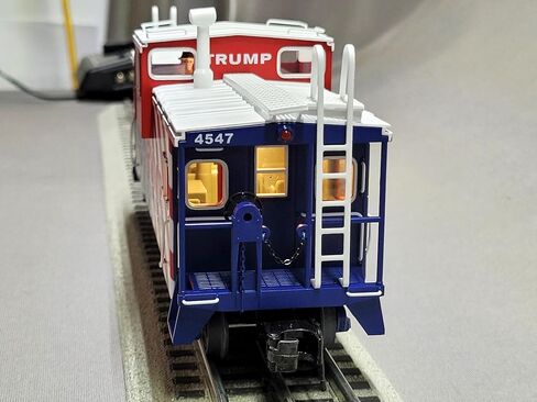 Extended Vision Caboose 'Donald J. Trump' #4547 بواسطة قطارات MTH الكهربائية in Kuwait