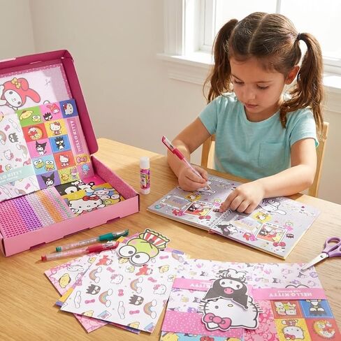 مجموعة سجل قصاصات Hello Kitty من Toyland® - مجموعة أنشطة إبداعية مكونة من 520 قطعة تتضمن هدية مفاجئة - سجل قصاصات يمكنك صنعه بنفسك للأطفال بعمر 3 سنوات فما فوق in Kuwait