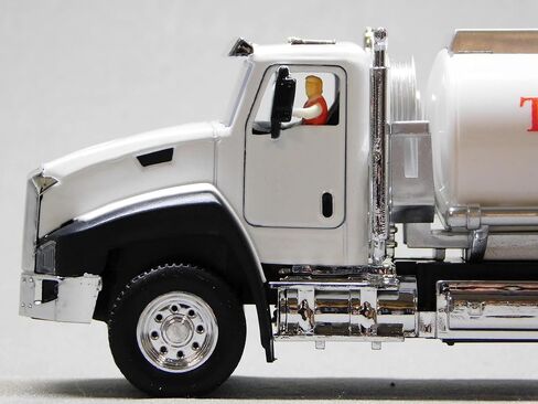 شاحنة خزان النفط MTH RAILKING دونالد جي ترامب DIE-CAST مقاس 1:50 مقياس O 30-50121 in Kuwait