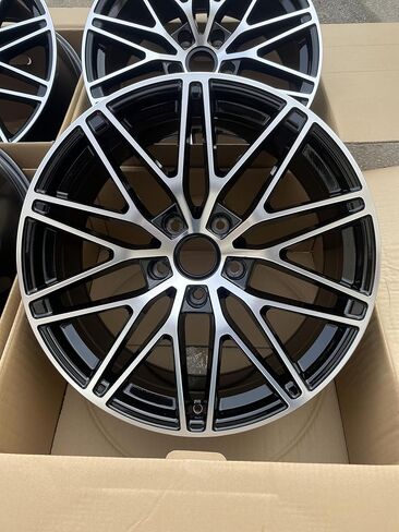 عجلات مقاس 21 بوصة تناسب مجموعة بورش تايكان المكونة من 4 قطع - Base 4S Turbo Turbo S GTS (2020 2021 2022 2023 2024 2025) | 21x9.5/11 | إطارات على طراز مصنع سبائك الألومنيوم | علامة تجارية جديدة | تدفق مزورة in Kuwait