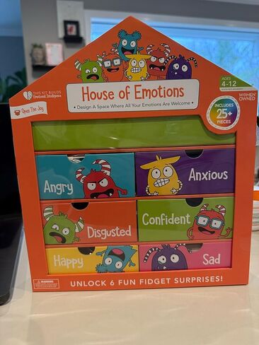 افتح The Joy House of Emotions - مجموعة مسرح عاطفية يمكنك صنعها بنفسك للأطفال الذين تتراوح أعمارهم بين 4 و12 عامًا، وأنشطة التعلم العاطفي الاجتماعي (SEL)، والحرف الإبداعية للذكاء العاطفي واليقظة الذهنية in Kuwait