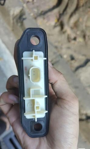 لتويوتا OE 84840-47030 مفتاح تحرير الباب الخلفي لـ ياريس ، بريوس ، لـ RAV4 in Kuwait