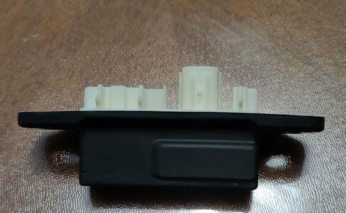 لتويوتا OE 84840-47030 مفتاح تحرير الباب الخلفي لـ ياريس ، بريوس ، لـ RAV4 in Kuwait