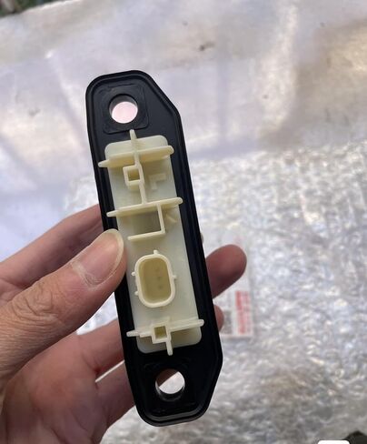 لتويوتا OE 84840-47040 مفتاح تحرير الباب الخلفي لـ ياريس ، بريوس ، لـ RAV4 ، RX in Kuwait