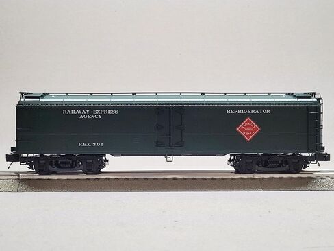 M.T.H. Electric Trains MTH Premier Railway Express Agency R50B Express Reefer #301 O Gauge 20-94754-301 in Kuwait