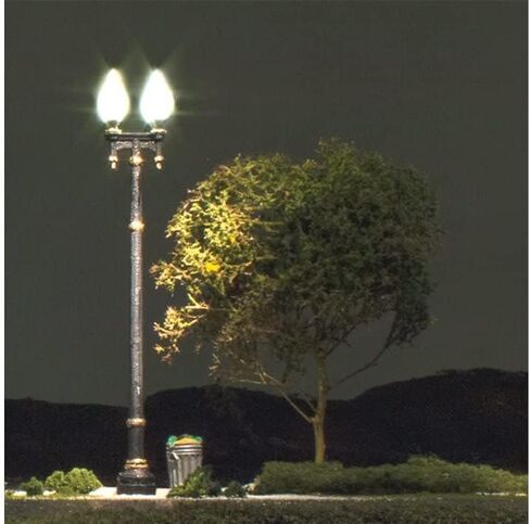 Woodland Scenics فقط قم بتوصيل مصابيح الشوارع المزدوجة بمقياس O، Pkg. من 2 in Kuwait