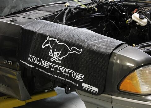 غطاء الحاجز القابض مع شعار Ford Running Pony | مرخصة رسميًا من شركة فورد للسيارات | يونيفرسال فيت | الحجم القياسي 22 بوصة × 34 بوصة | FG2105 in Kuwait