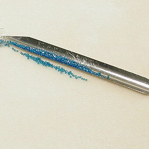 The Beadsmith ScoopEEZ - تغرف الخرز بسهولة - أداة معدنية منحنية مع طرف مدبب لالتقاط الخرز وتوجيهه إلى الأنابيب - رائعة للتنظيف والتخزين والتنظيم in Kuwait