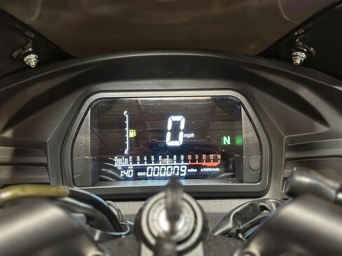 X22RR 250cc EFI دراجة نارية ذات 6 سرعات محقونة بالوقود، تستخدم في الشوارع والطرق السريعة، دراجة رياضية موفرة للوقود، 300 سم مكعب، تصميم شارع السباق مع لوحة رقمية بإطار أحمر وصدمات ذهبية in Kuwait