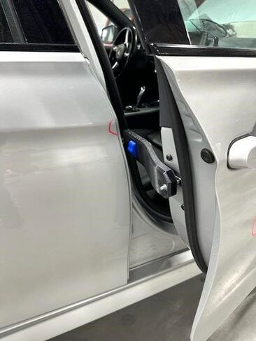 Door Prop Tool – Universal Car Door Jammer for Auto Repair, Detailing & Body Work – Secure Hold for Doors, Cars, Trucks & SUVs, Trunks & Hatchbacks in Kuwait