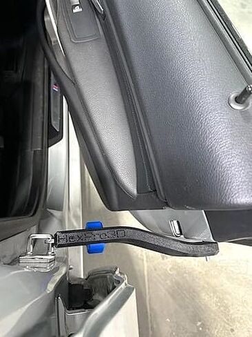 Door Prop Tool – Universal Car Door Jammer for Auto Repair, Detailing & Body Work – Secure Hold for Doors, Cars, Trucks & SUVs, Trunks & Hatchbacks in Kuwait