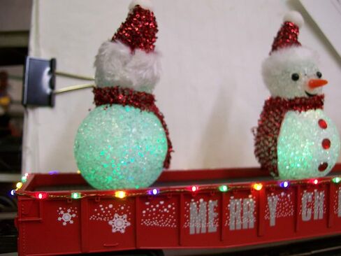 MTH O Gauge RED Christmas Holiday Gondola W/Lighted Snowmen in Kuwait