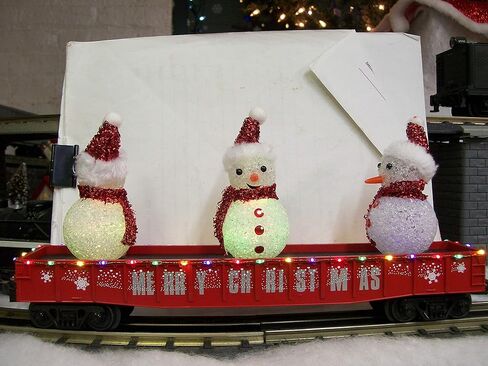 MTH O Gauge RED Christmas Holiday Gondola W/Lighted Snowmen in Kuwait
