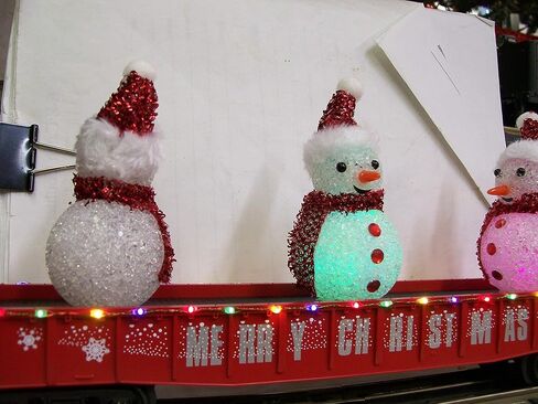 MTH O Gauge RED Christmas Holiday Gondola W/Lighted Snowmen in Kuwait