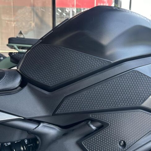 ملصقات حماية لخزان الوقود للدراجات النارية مناسبة لـ Ka&wa&sa&ki Ninja ZX4RR ZX4R ZX 4RR ZX-4R 2023 2024 شارات جانبية مضادة للانزلاق in Kuwait
