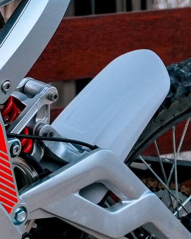حاجز خلفي عالمي للدراجات النارية 79BIKE، Sur-Ron Light Bee X، واقي العجلة الخلفية مع دعامة ذراع مزدوجة قوية، ملحقات الدراجات النارية المقاومة للصدمات (فضي) in Kuwait
