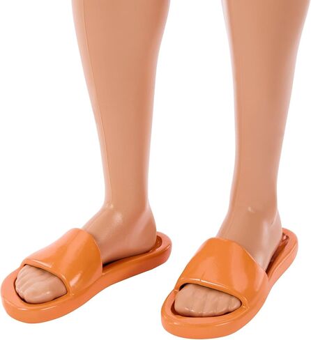دمية كين من Barbie Fashionistas Style #252 ذات شعر أشقر، ترتدي شورتًا منقطًا باللونين البرتقالي والأصفر مع قميص مخطط باللونين الأصفر والأبيض، وحذاء برتقالي in Kuwait