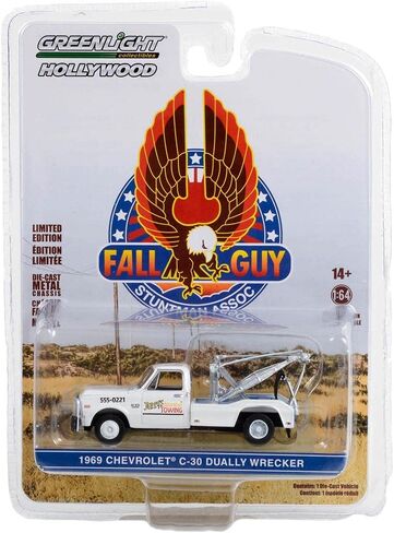 Greenlight 44965-B إصدار خاص من هوليوود - جمعية Fall Guy Stuntman - 1969 Chevy C-30 Dualy Wrecker - Jerry's Towing 1:64 Scale in Kuwait