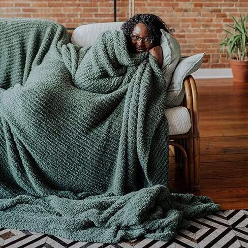 بطانية عيد الميلاد Big Blanket Co® Original Stretch™ | أسود | قم بفك أكبر وأفضل بطانية لعيد الميلاد في موسم الأعياد | 100 قدم مربع | بطانية كبيرة جدًا تناسب جميع أفراد العائلة in Kuwait