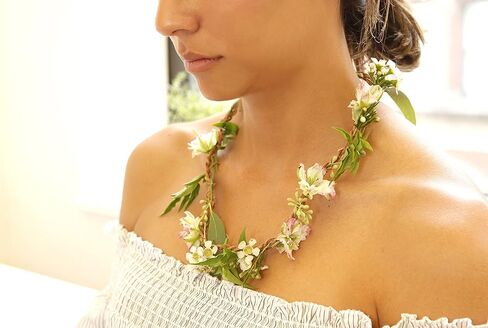 Kikkerland Huckleberry Make Your Own Fresh Flower Necklace, Genuine Leather in Kuwait