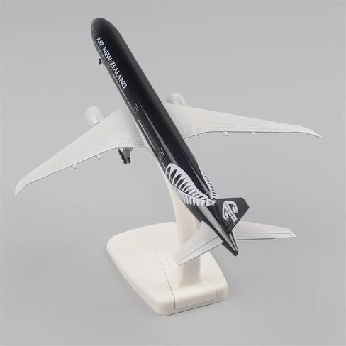 نموذج طائرة معدنية مصغرة مقياس 20cm1: 400 نيوزيلندا Boeing777 محاكاة الطيران الصبي هدية لعبة طائرة لعبة أطقم in Kuwait