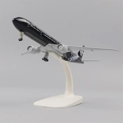 نموذج طائرة معدنية مصغرة مقياس 20cm1: 400 نيوزيلندا Boeing777 محاكاة الطيران الصبي هدية لعبة طائرة لعبة أطقم in Kuwait
