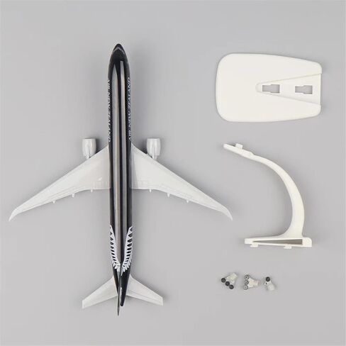 نموذج طائرة معدنية مصغرة مقياس 20cm1: 400 نيوزيلندا Boeing777 محاكاة الطيران الصبي هدية لعبة طائرة لعبة أطقم in Kuwait