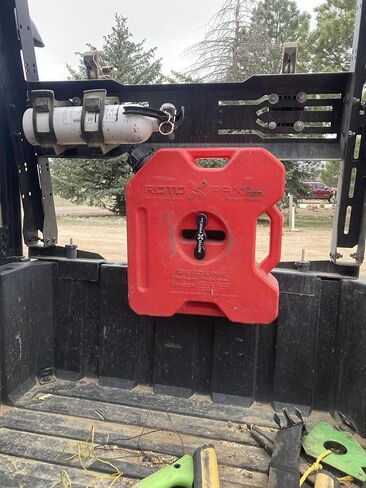 قاعدة حامل قاعدة وقود Rotopax لـ Polaris Ranger و General | تركيب حاجز السرير بدون أدوات | متوافق مع القاعدة القياسية أو DLX أو LOX | صنع في الولايات المتحدة الأمريكية | يناسب جميع موديلات رينجر in Kuwait