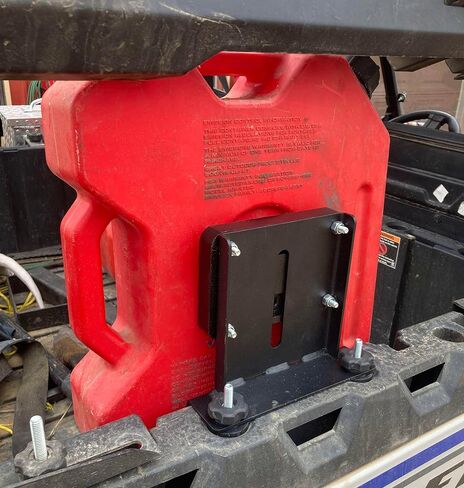 قاعدة حامل قاعدة وقود Rotopax لـ Polaris Ranger و General | تركيب حاجز السرير بدون أدوات | متوافق مع القاعدة القياسية أو DLX أو LOX | صنع في الولايات المتحدة الأمريكية | يناسب جميع موديلات رينجر in Kuwait
