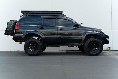 DV8 Offroad FS-15 Rock Sliders لسيارة Lexus GX 470 2003-2009 | تصميم متين بإطار ثلاثي النقاط | تصميم أنبوب مزدوج لتوفير أقصى قدر من الحماية | عالية وضيقة لمزيد من التخليص in Kuwait