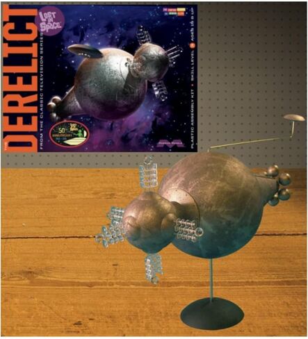 Lost in Space Derelict and Jupiter 2 1:350 Scale Model Kit in Kuwait